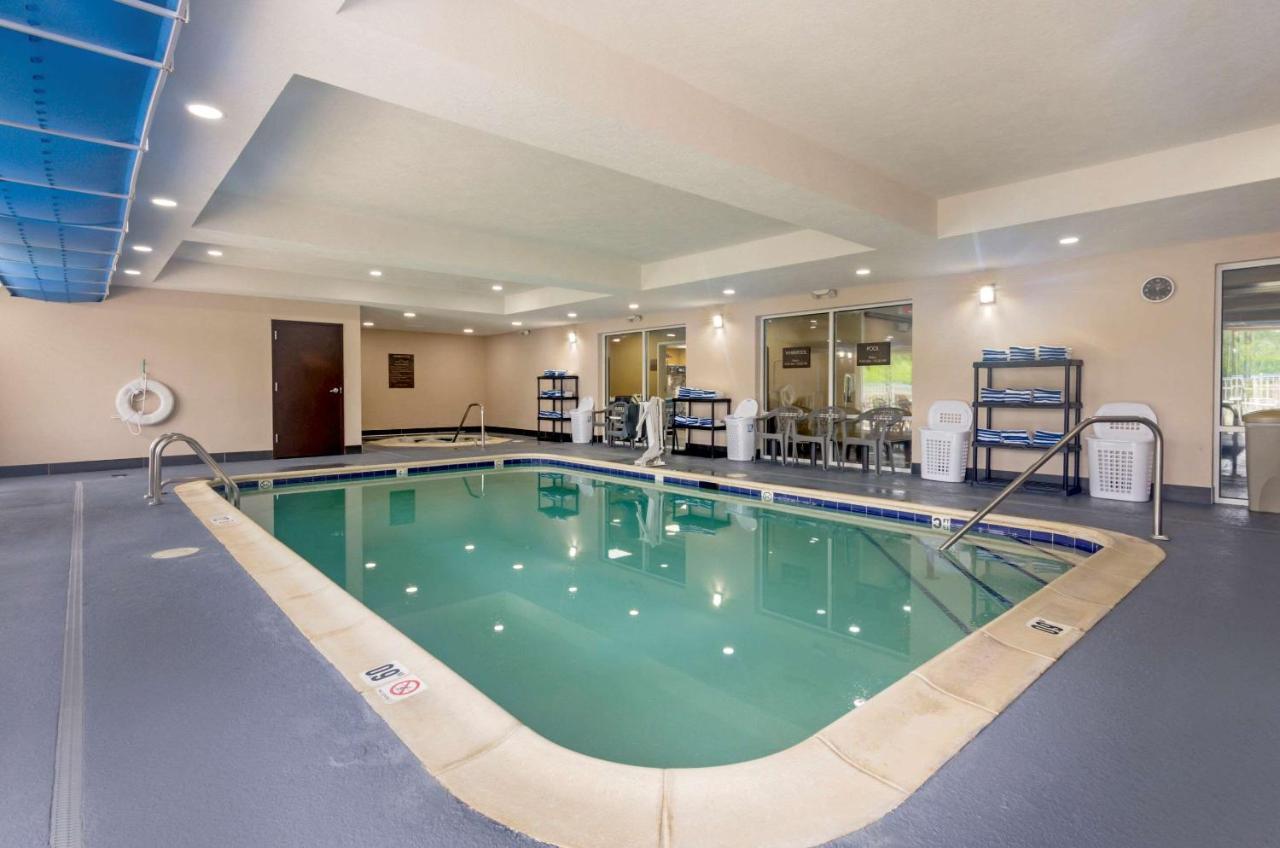 Comfort Inn & Suites Hillsville I-77 Exteriör bild