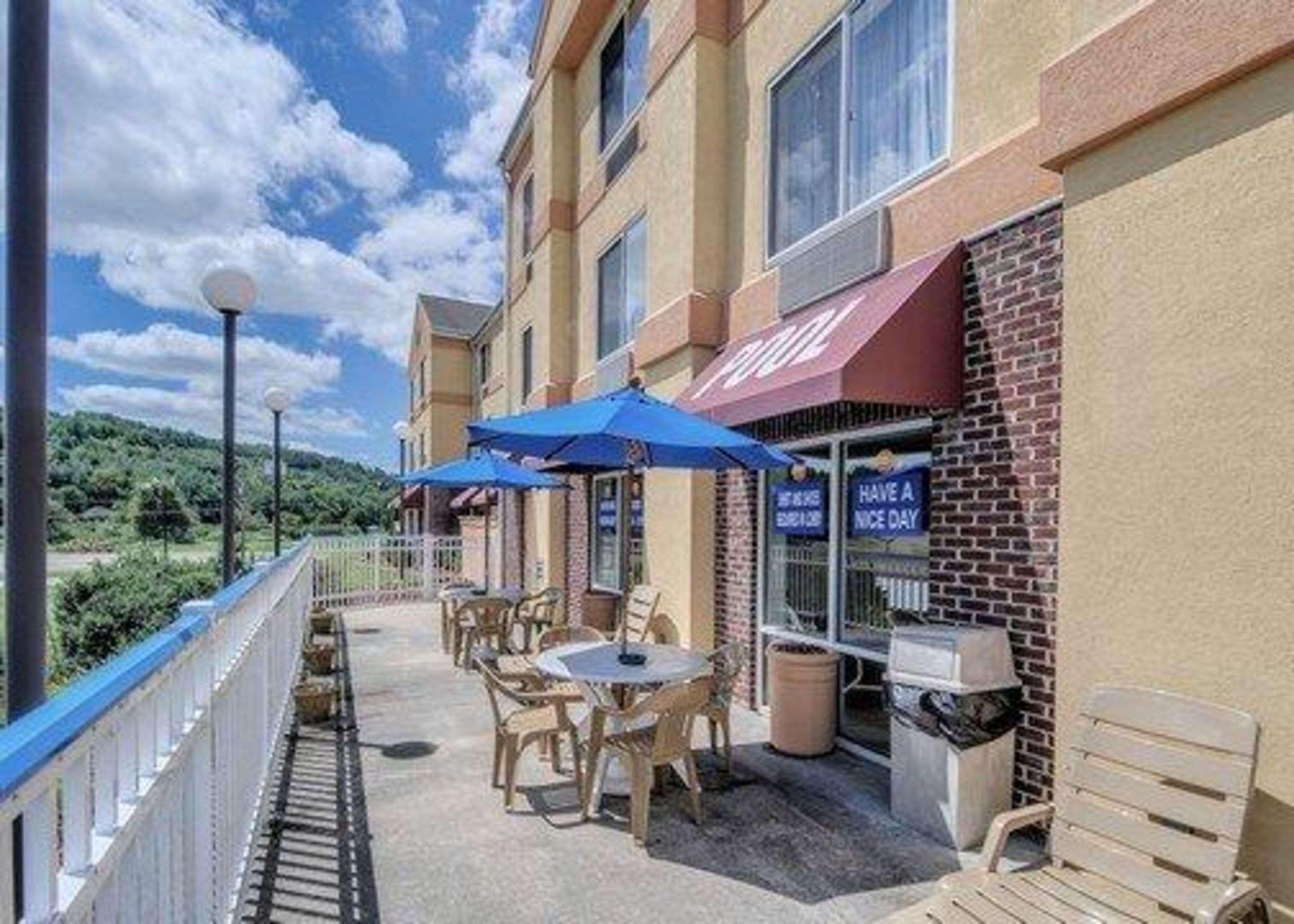 Comfort Inn & Suites Hillsville I-77 Exteriör bild