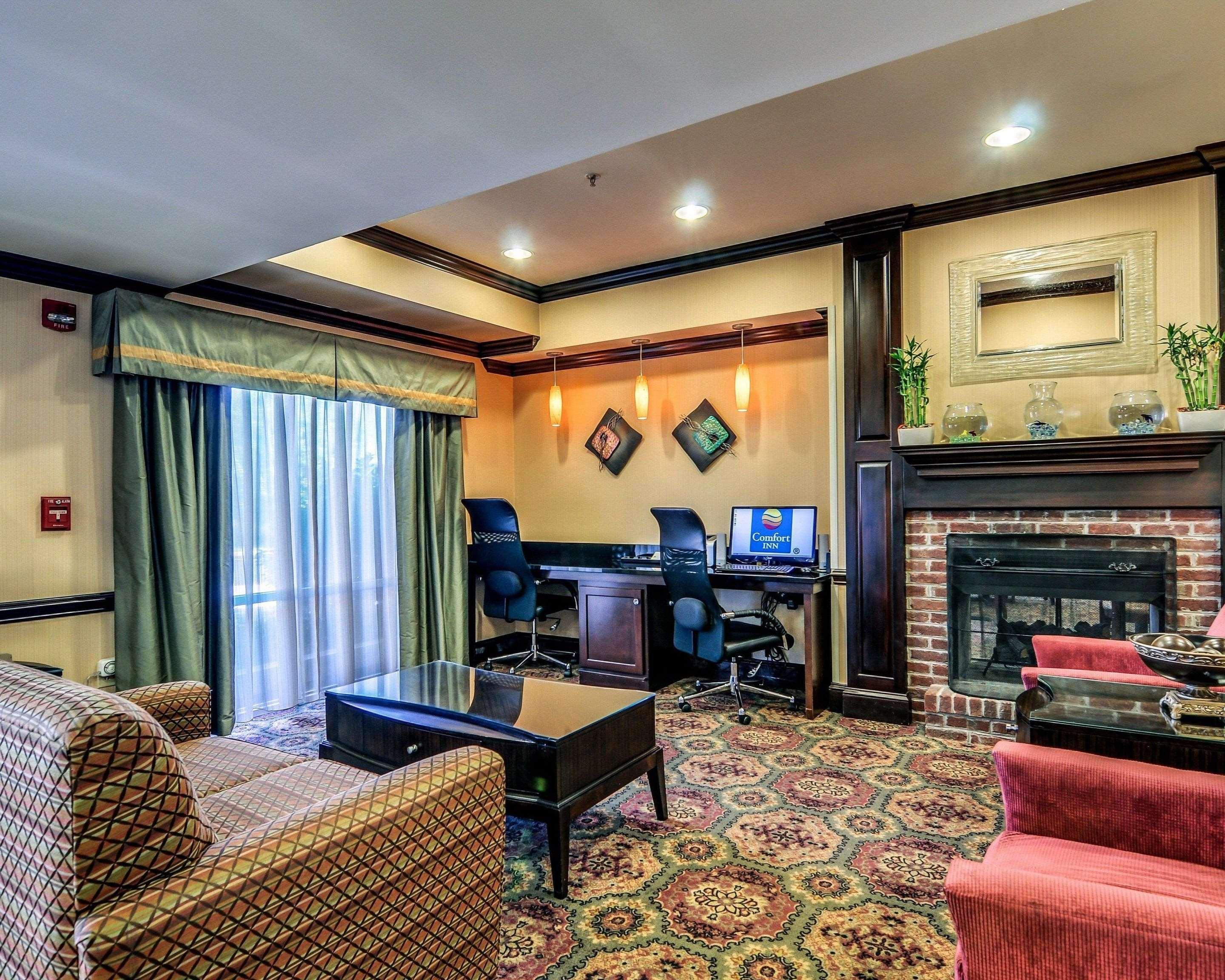 Comfort Inn & Suites Hillsville I-77 Exteriör bild